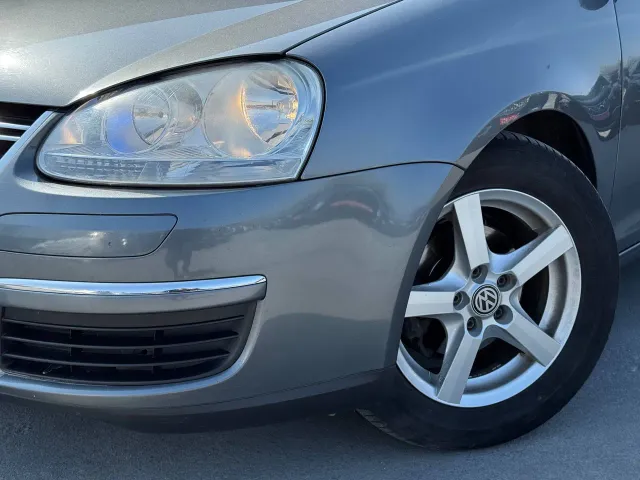 Volkswagen Jetta - фото 4