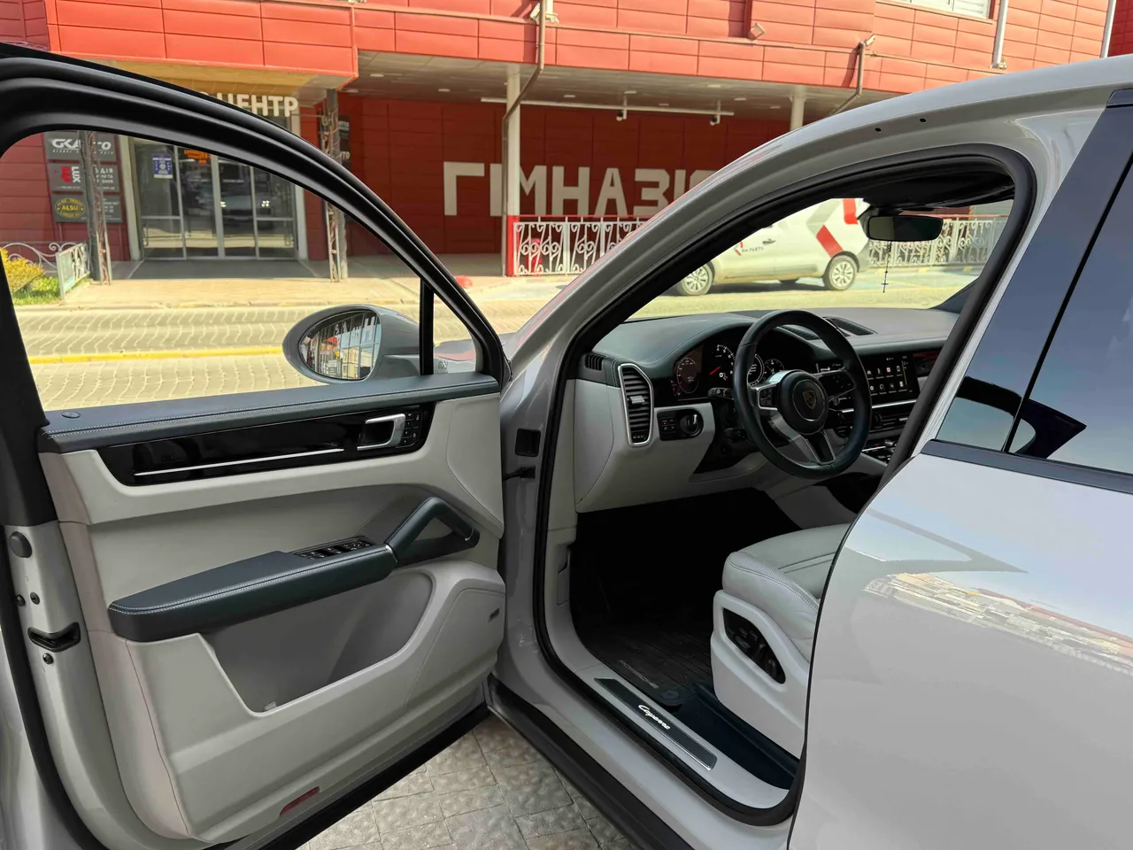 Porsche Cayenne - фото 13