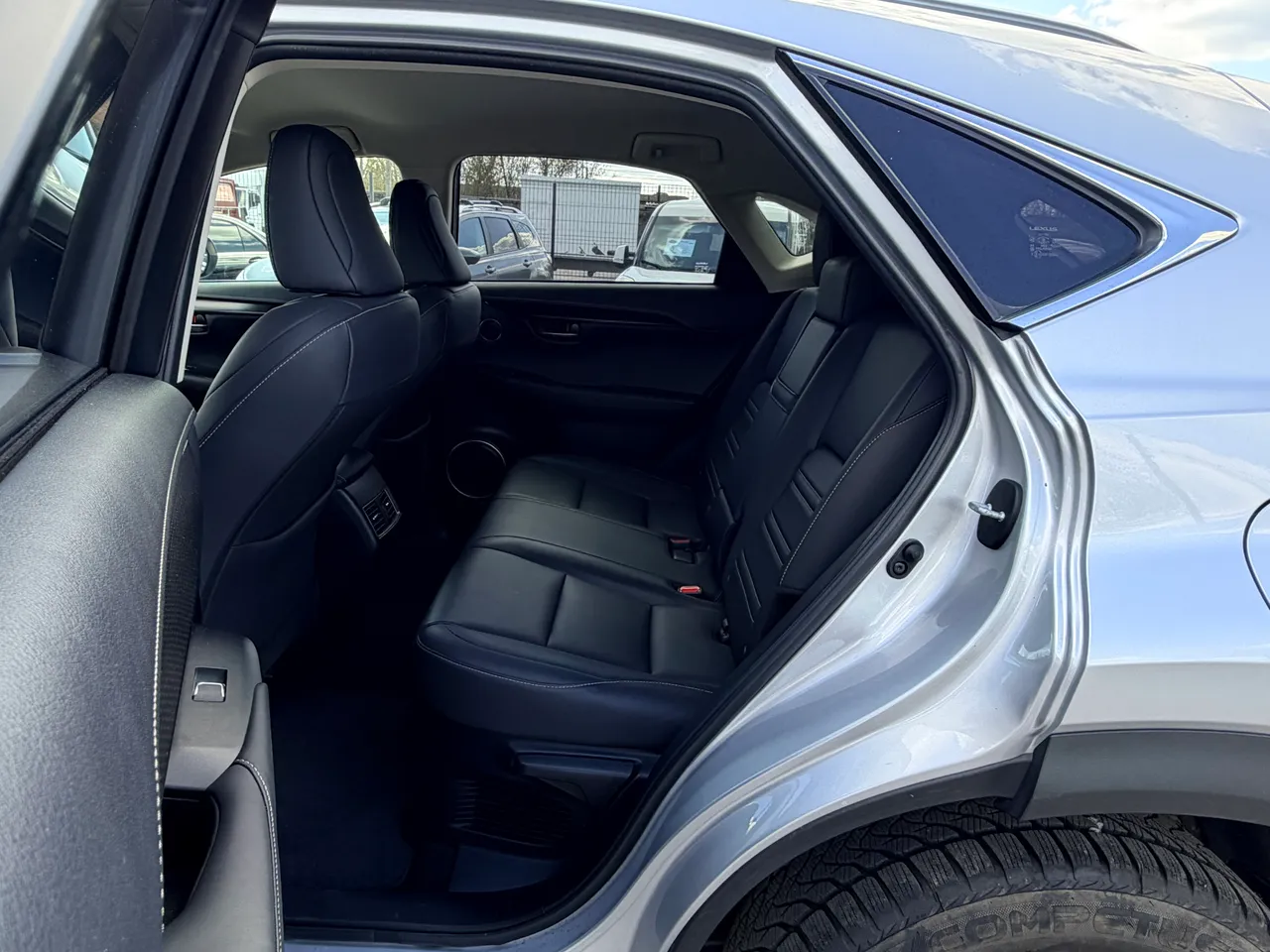 Lexus NX - фото 9