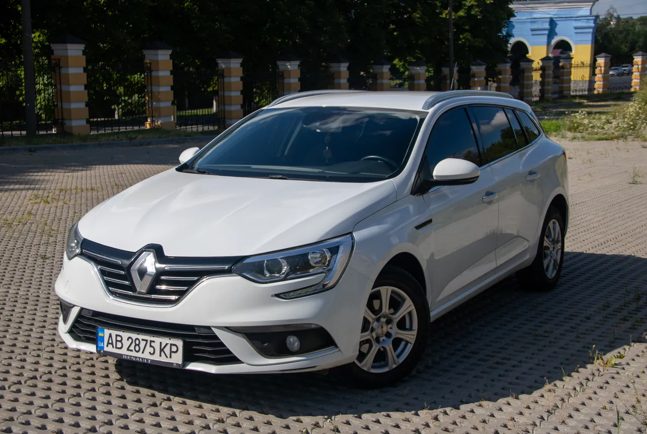 Renault Megane - фото 1