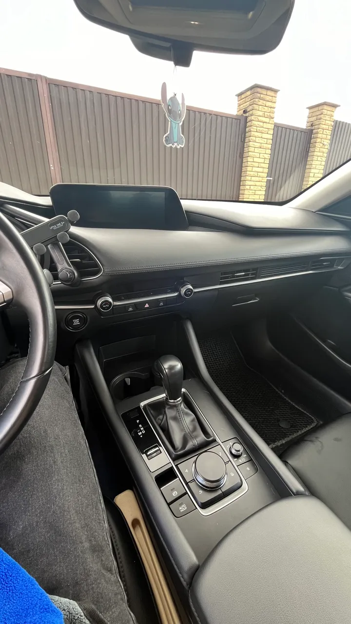Mazda 3 - фото 14