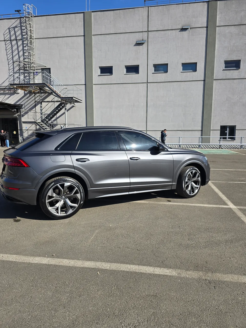 Audi Q8 - фото 3