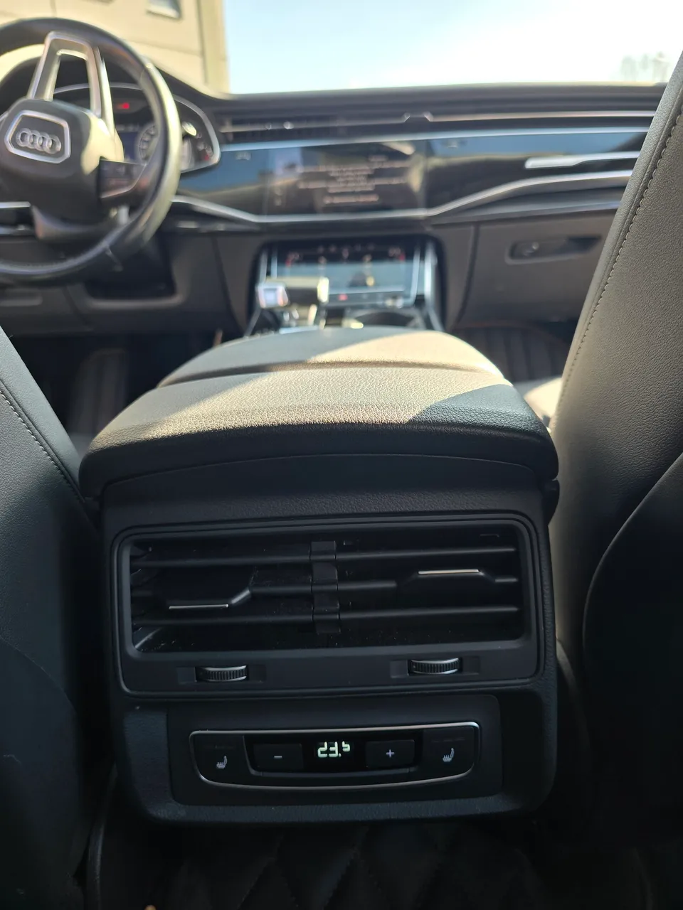 Audi Q8 - фото 7