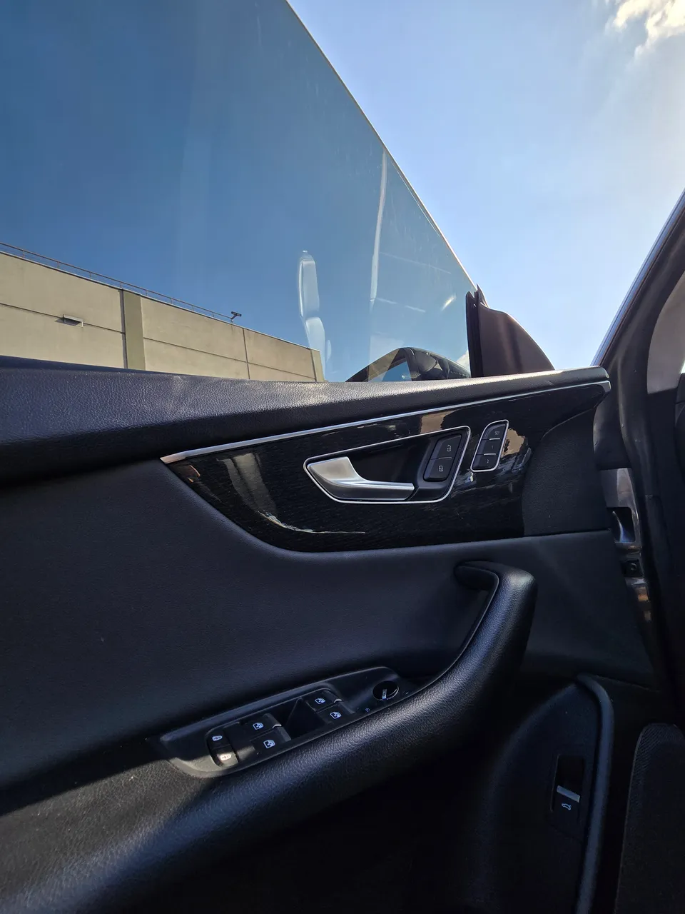 Audi Q8 - фото 9