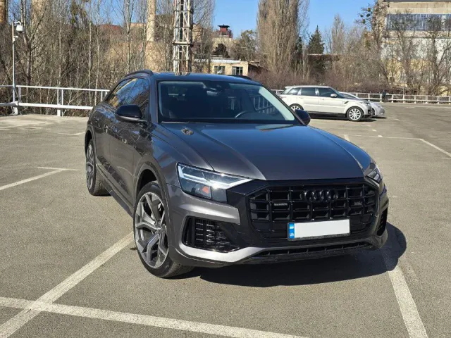 Audi Q8 - фото 1