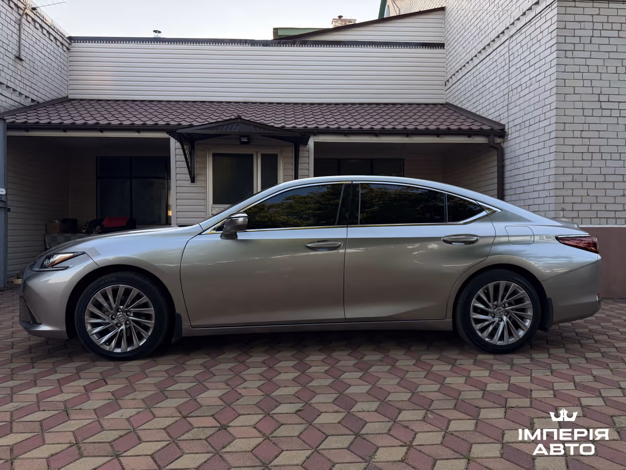 Lexus ES - фото 16