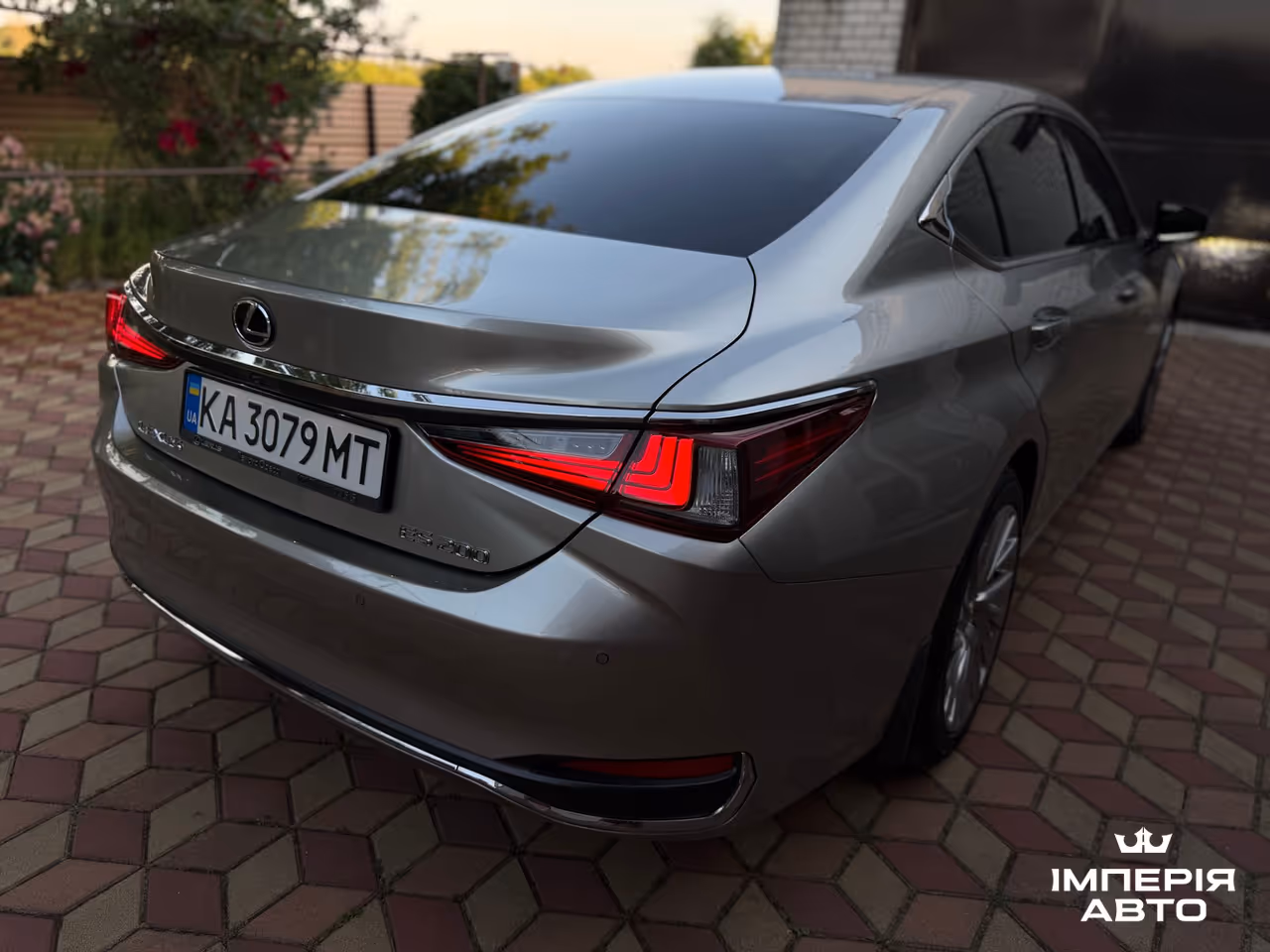 Lexus ES - фото 1