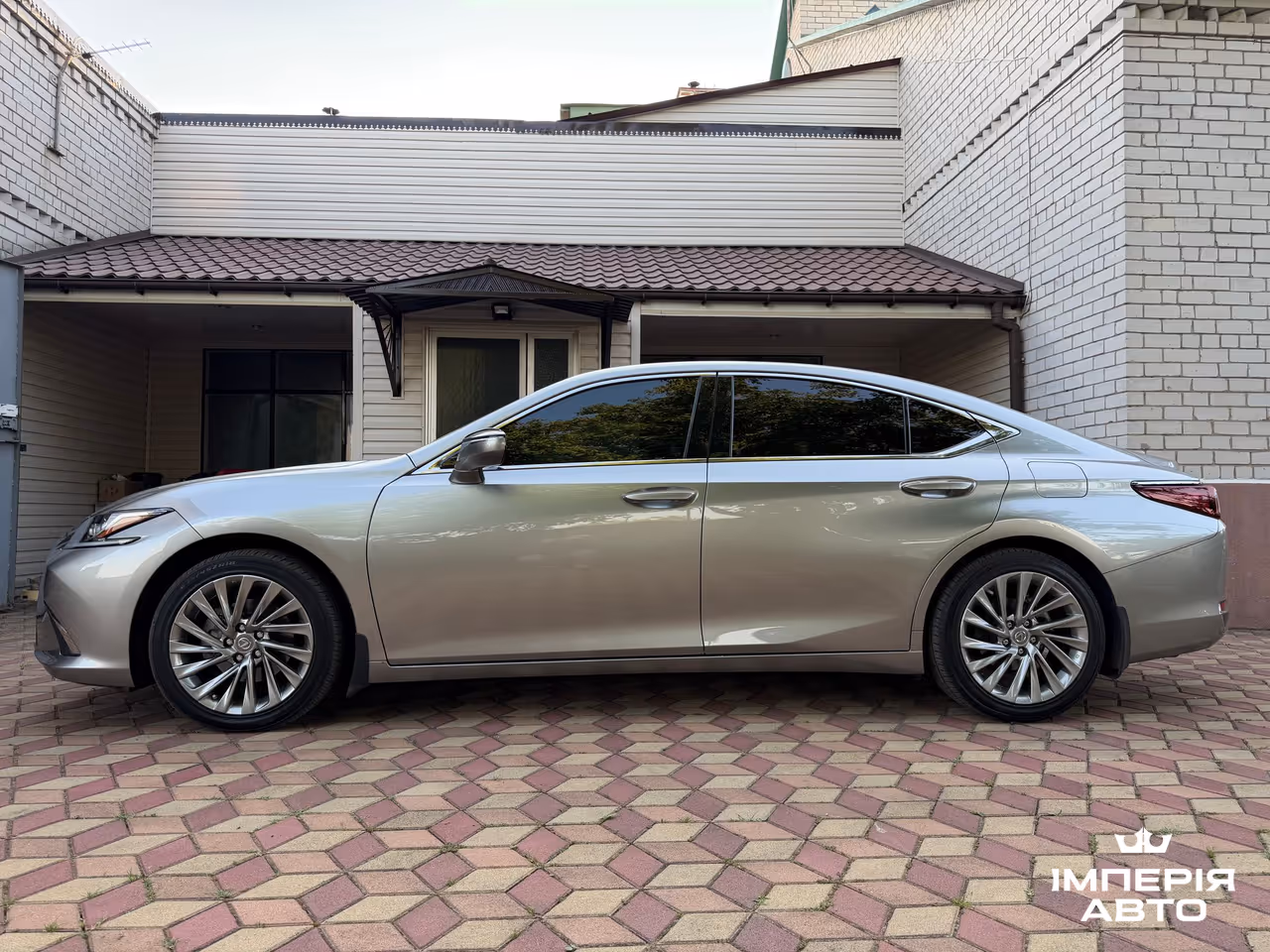 Lexus ES - фото 12