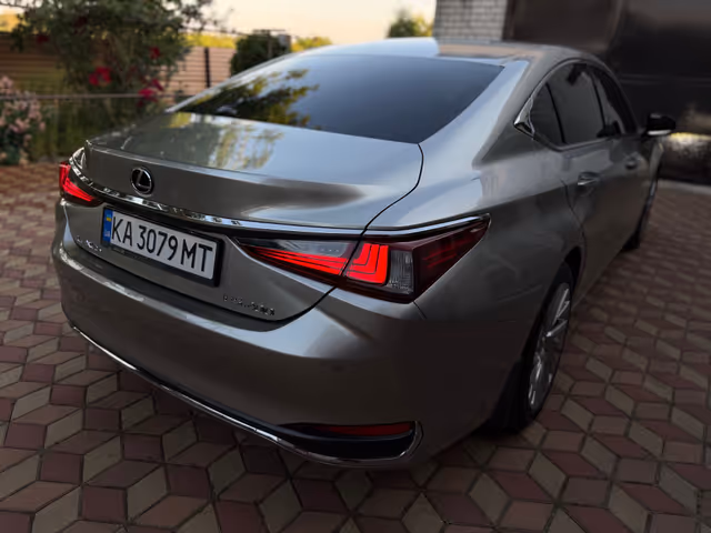 Lexus ES - зображення 1