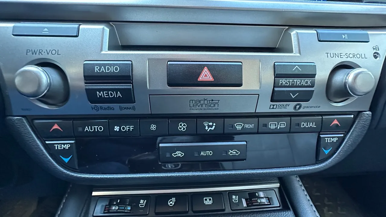 Lexus ES - фото 12