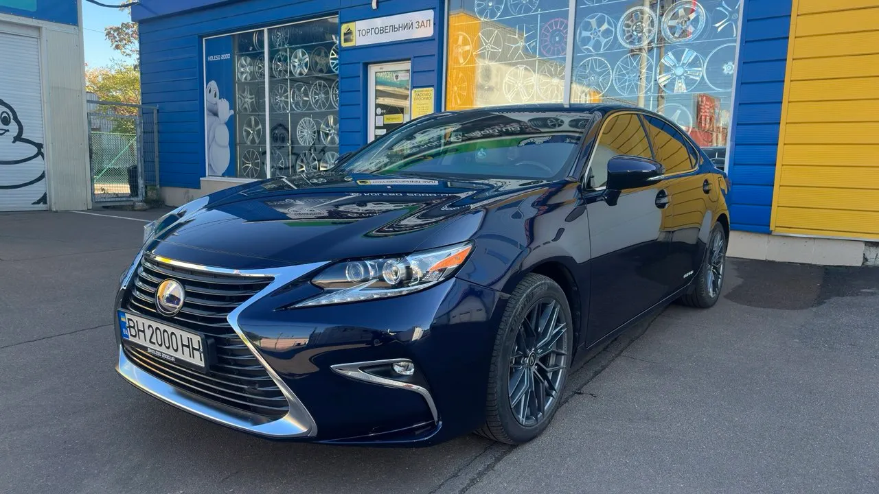 Lexus ES - фото 1