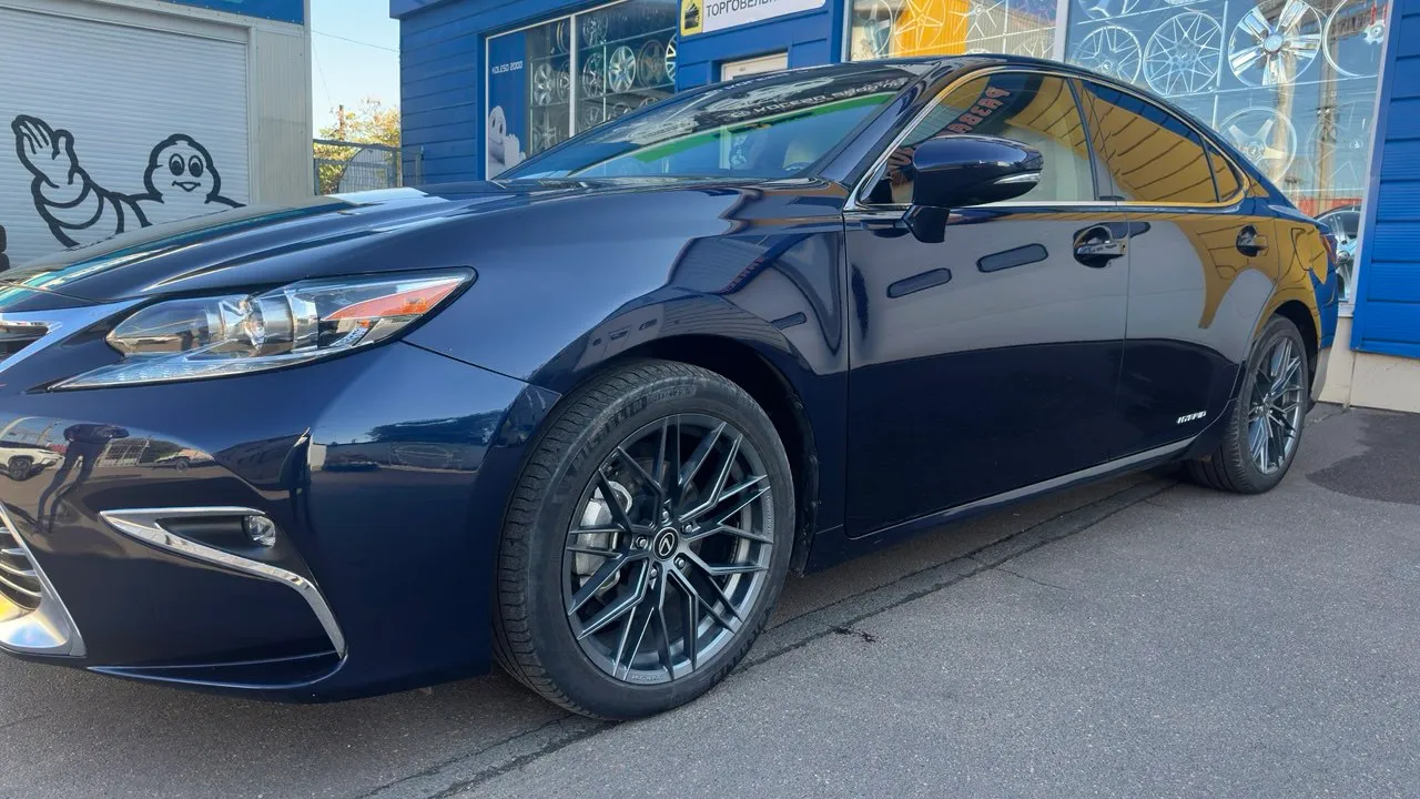 Lexus ES - фото 11