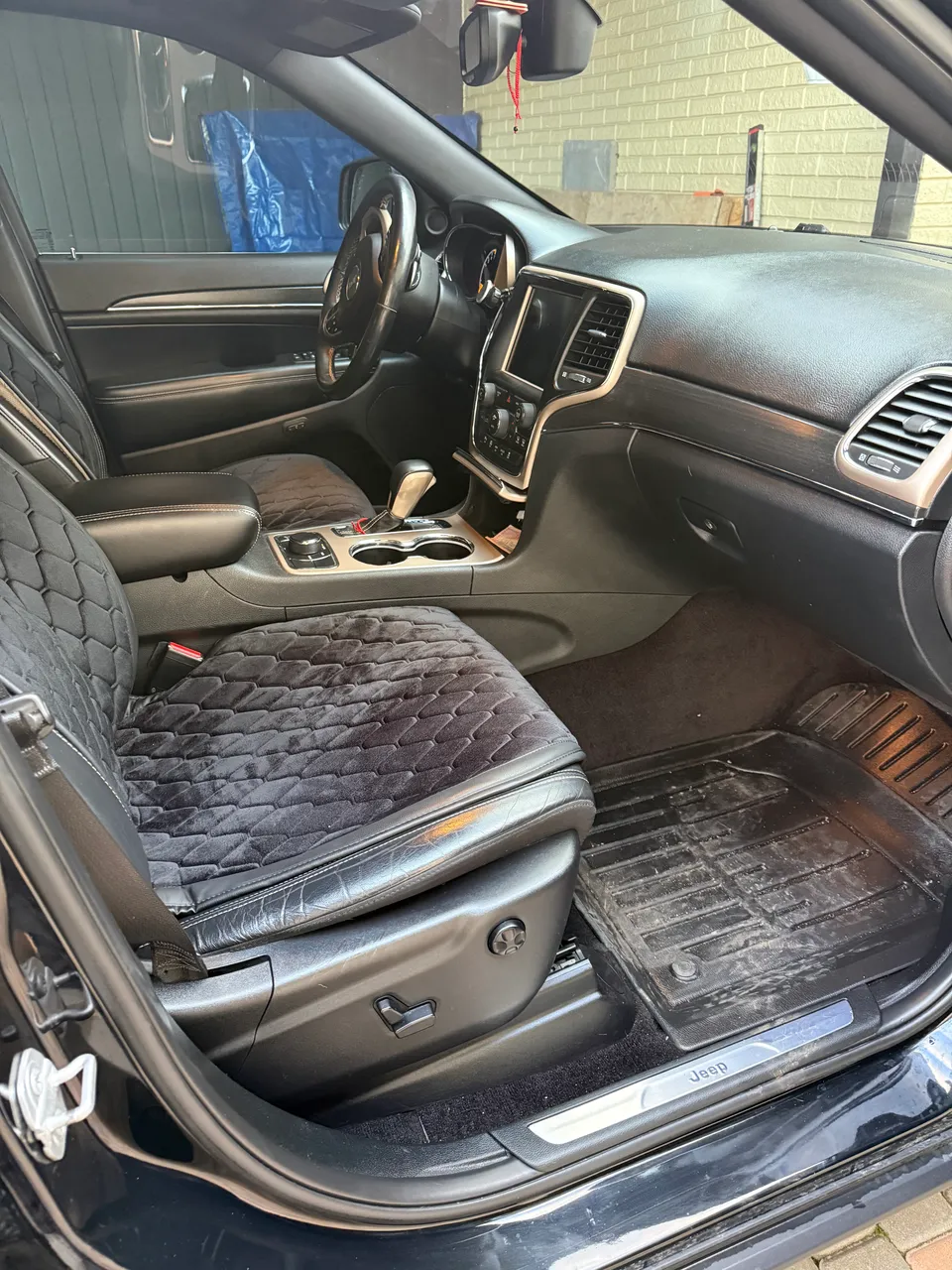 Jeep Grand Cherokee - фото 12