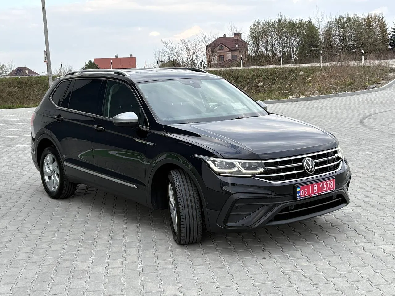 Volkswagen Tiguan - фото 2