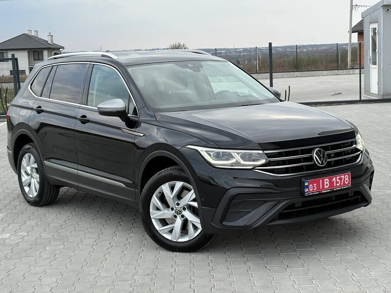 Volkswagen Tiguan - фото 12