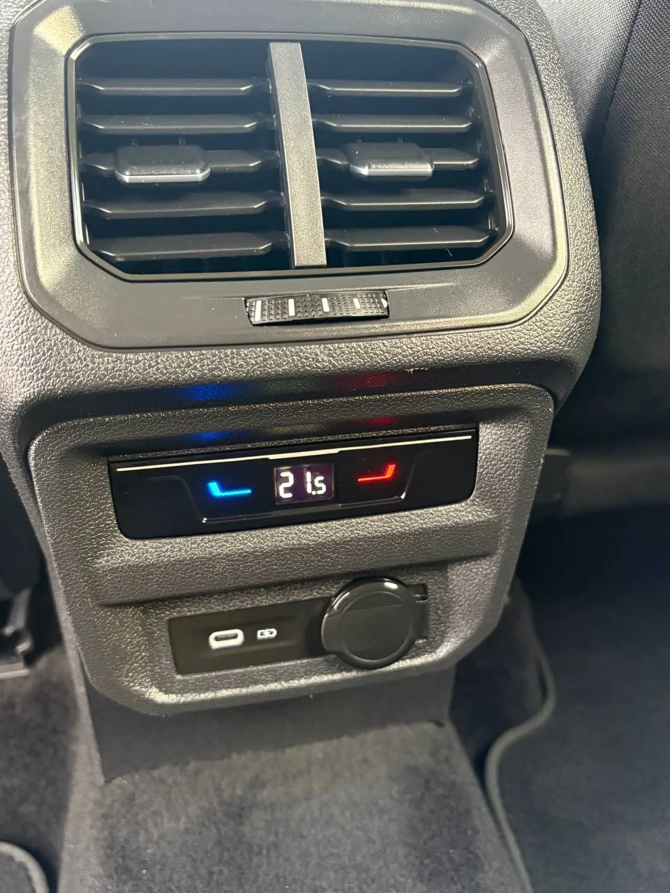 Volkswagen Tiguan - фото 20