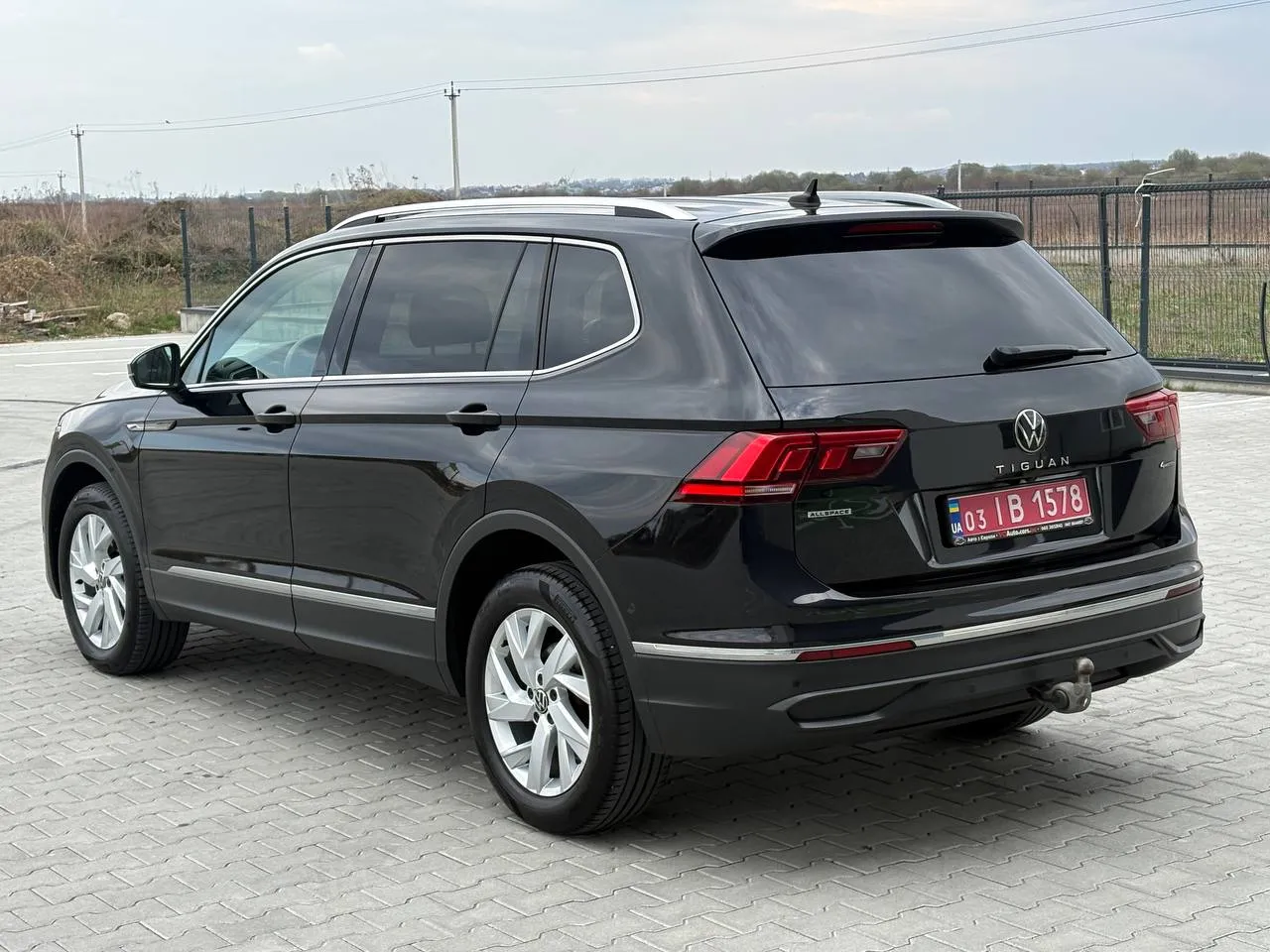 Volkswagen Tiguan - фото 3