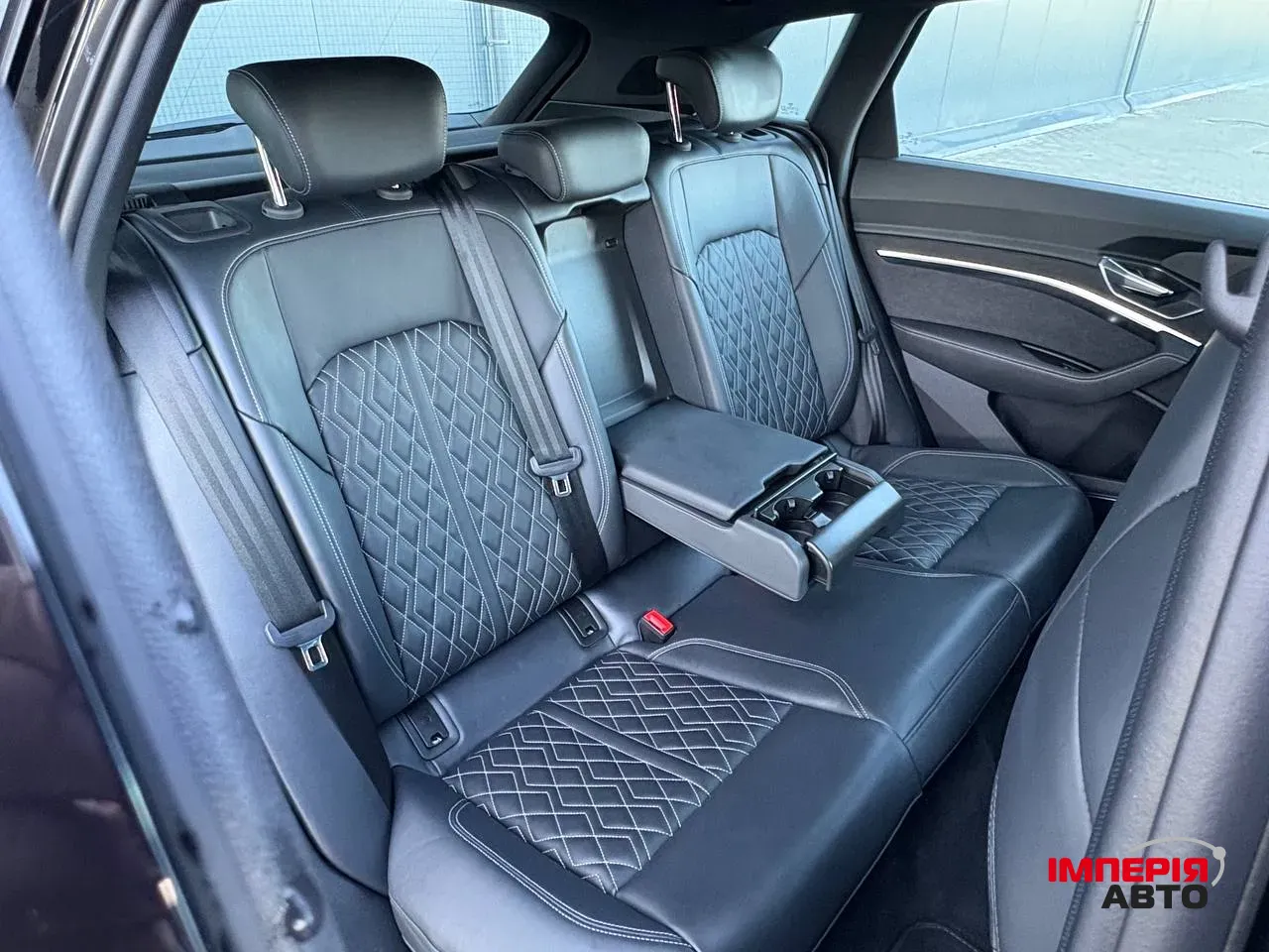 Audi e-tron S - фото 54