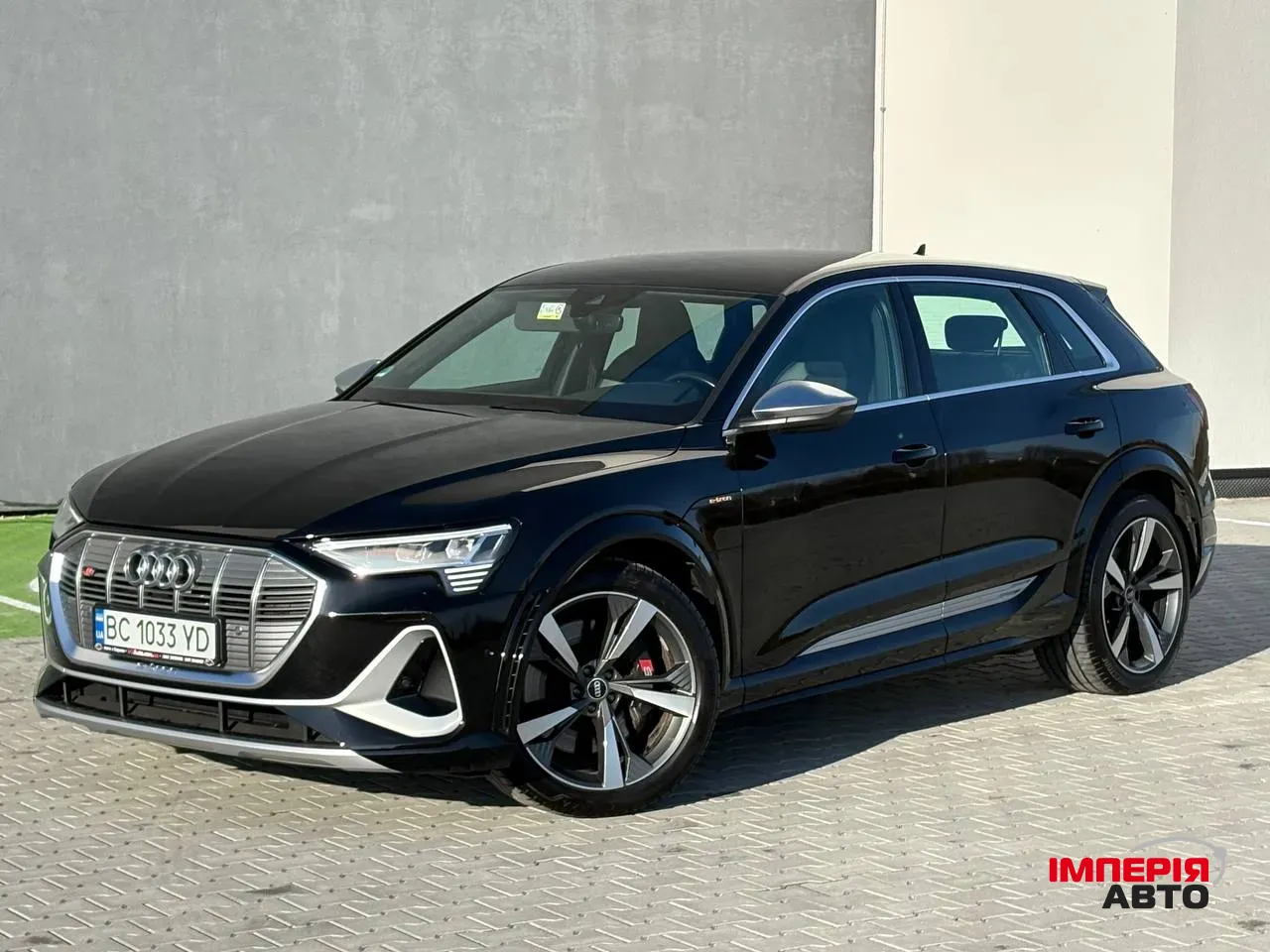 Audi e-tron S - фото 1