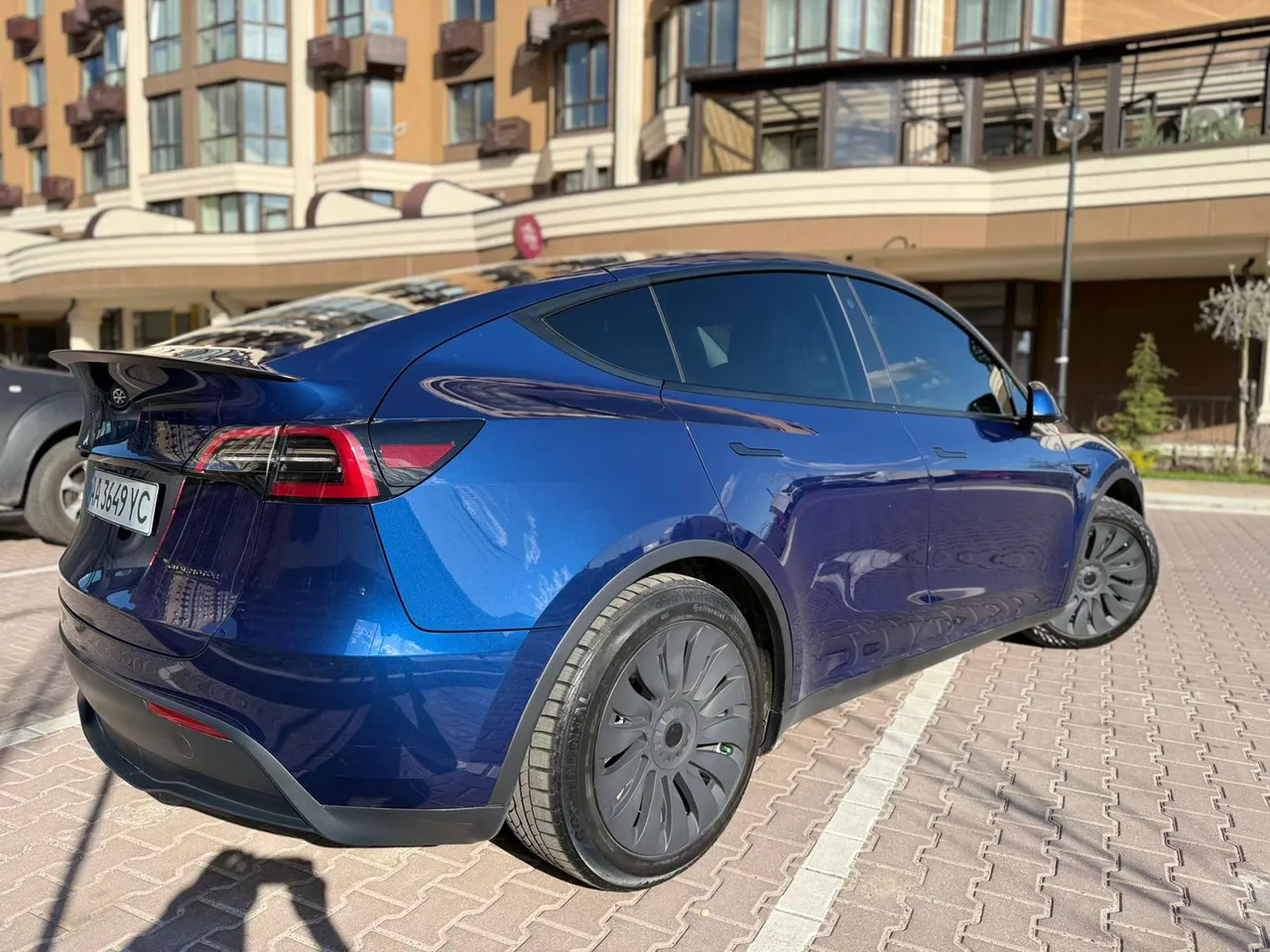 Tesla Model Y - фото 8