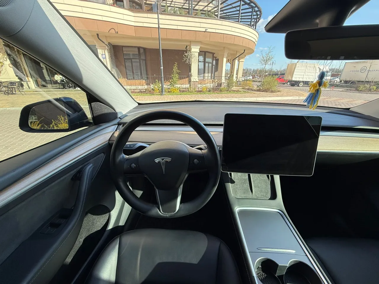 Tesla Model Y - фото 15