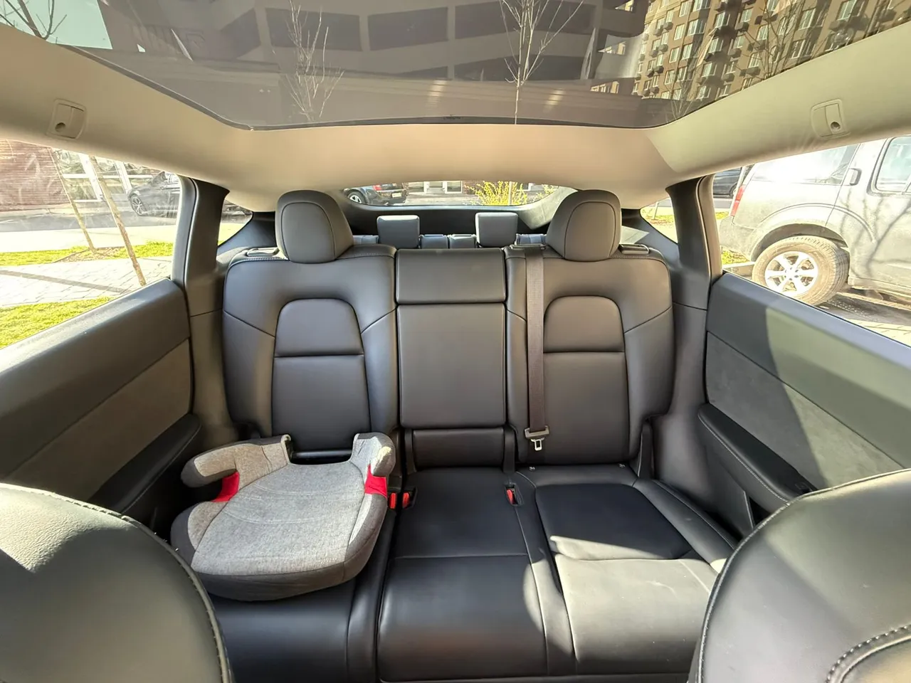 Tesla Model Y - фото 17