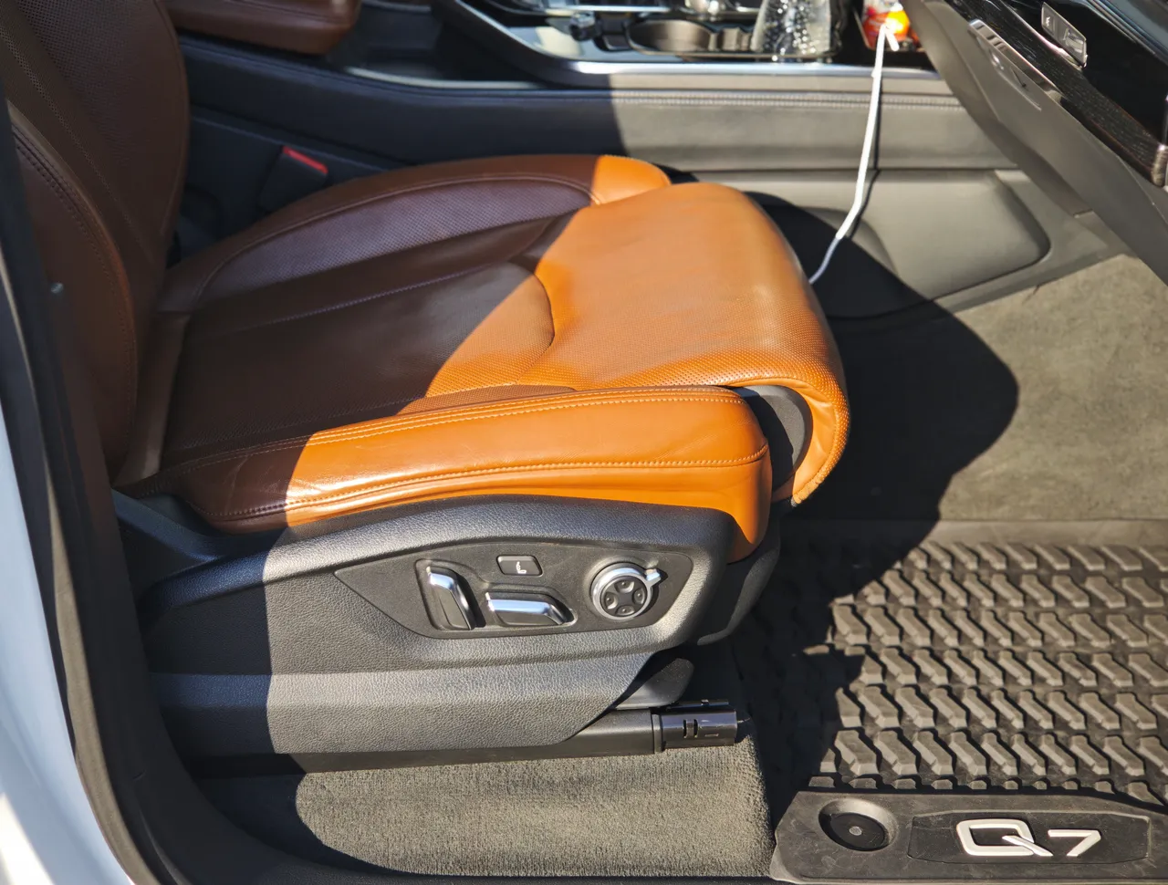 Audi Q7 - фото 26