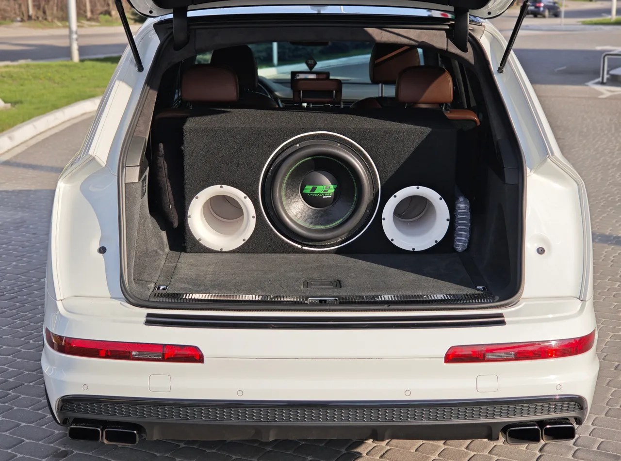 Audi Q7 - фото 40