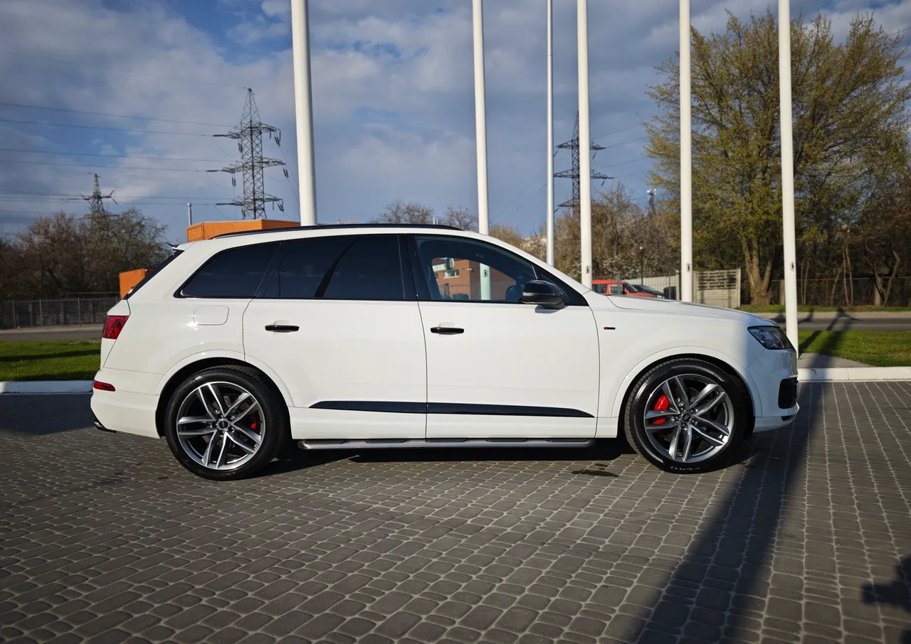 Audi Q7 - фото 5
