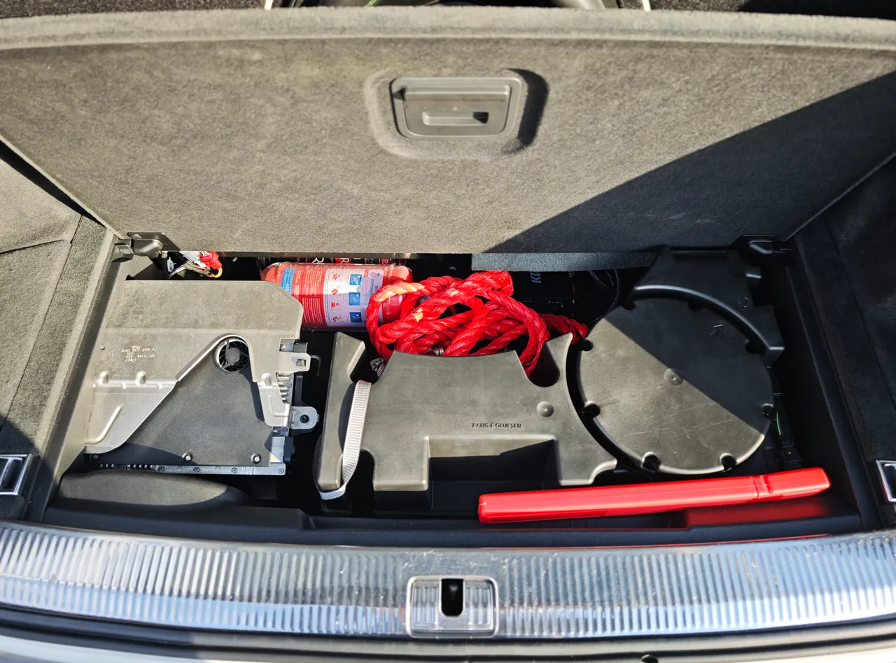 Audi Q7 - фото 41