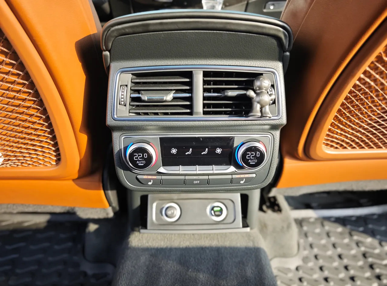 Audi Q7 - фото 38