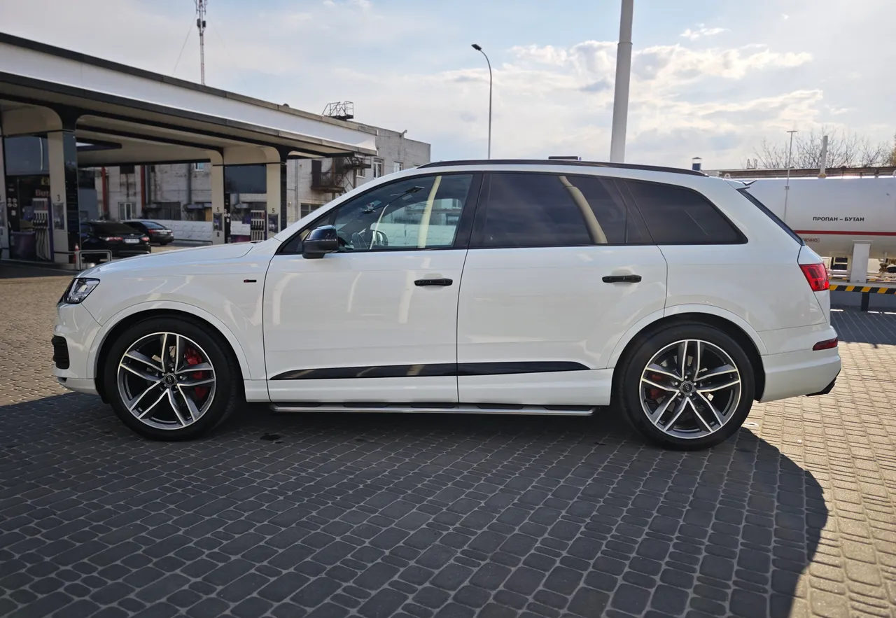 Audi Q7 - фото 12