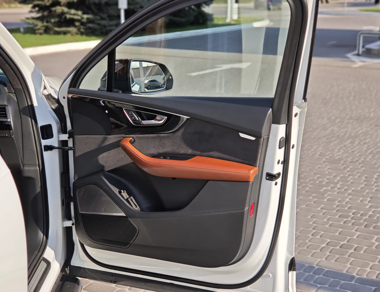 Audi Q7 - фото 15