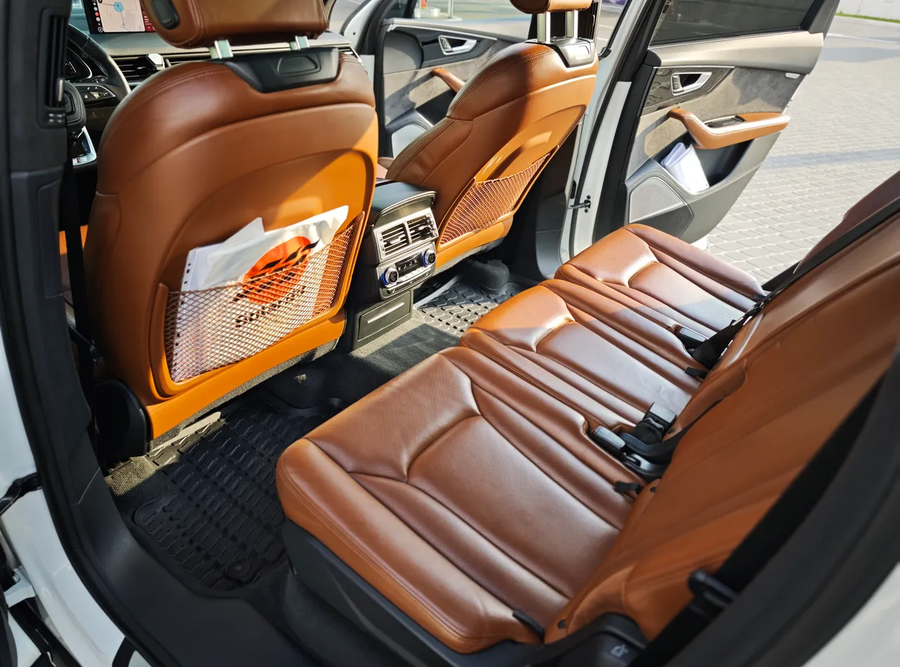 Audi Q7 - фото 37