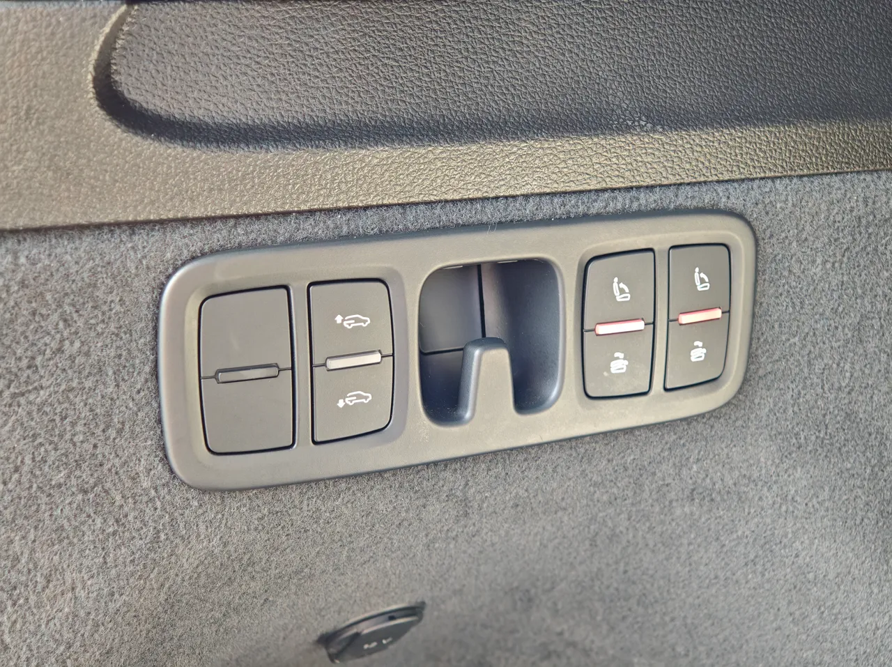 Audi Q7 - фото 42