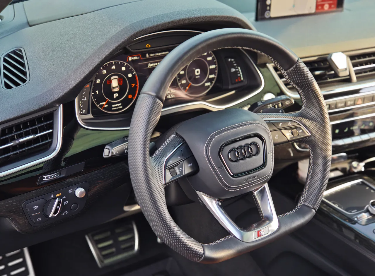 Audi Q7 - фото 21
