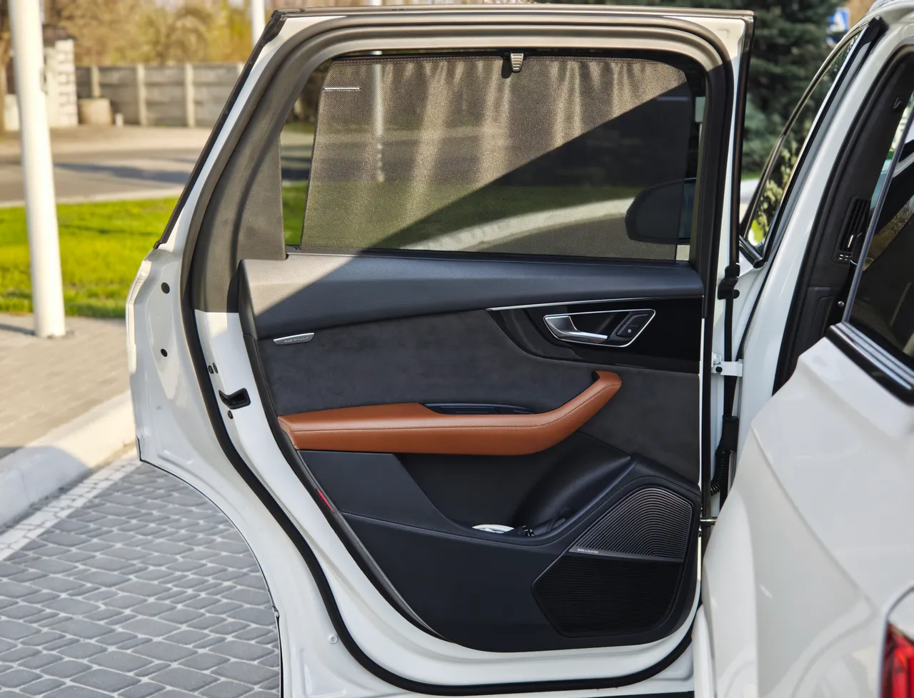 Audi Q7 - фото 16