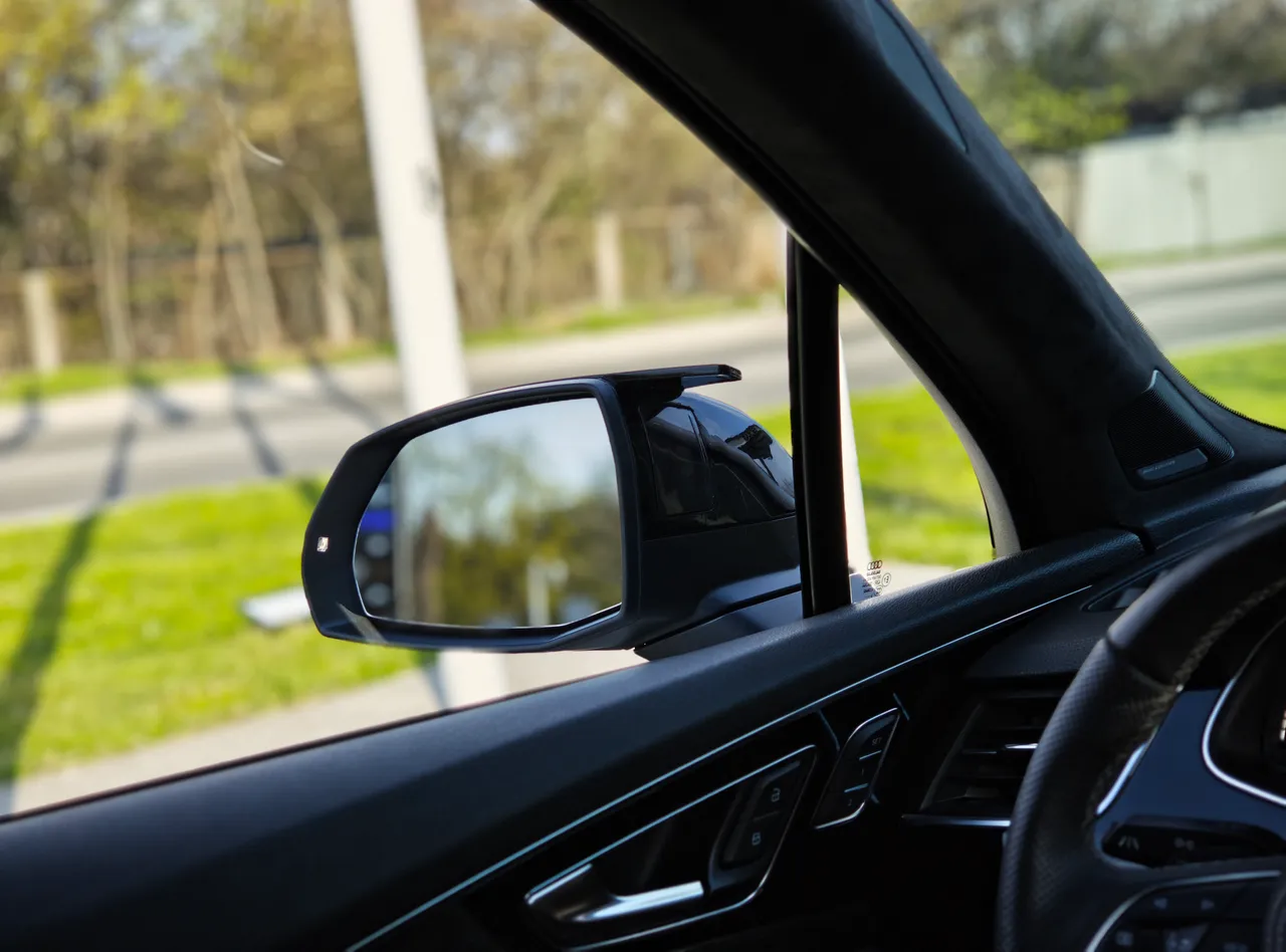 Audi Q7 - фото 29