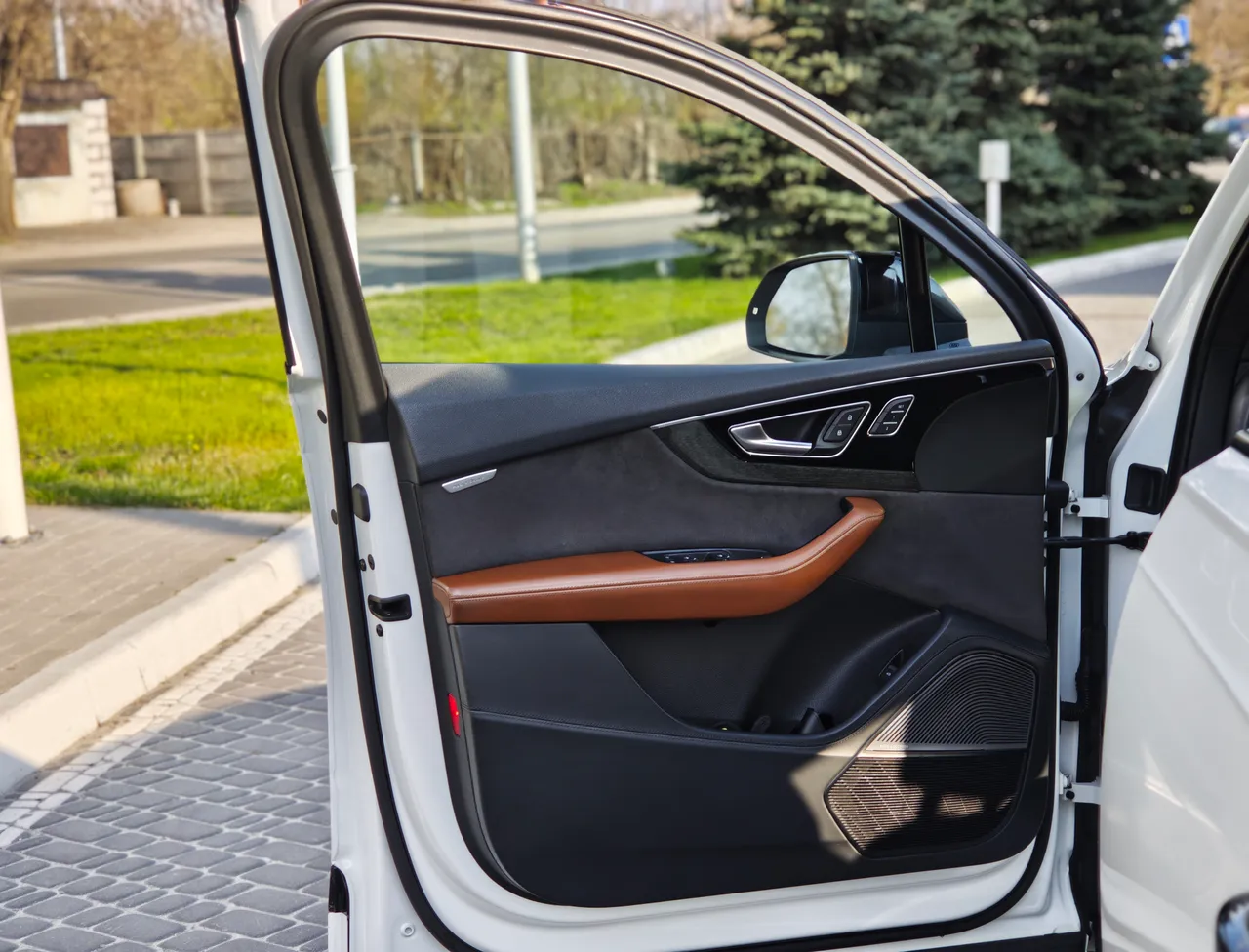 Audi Q7 - фото 14