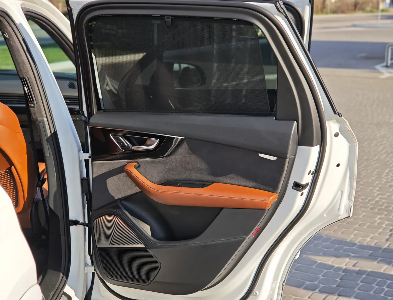 Audi Q7 - фото 17