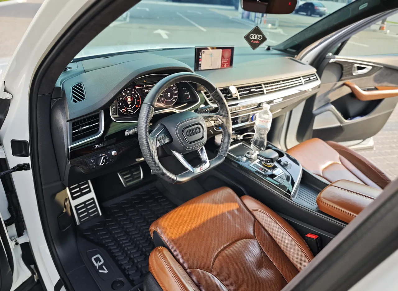 Audi Q7 - фото 22