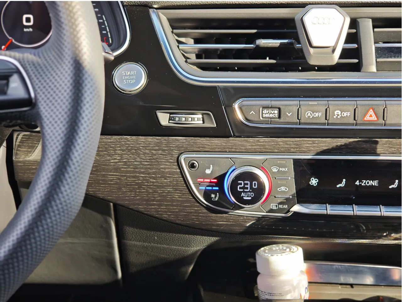 Audi Q7 - фото 25