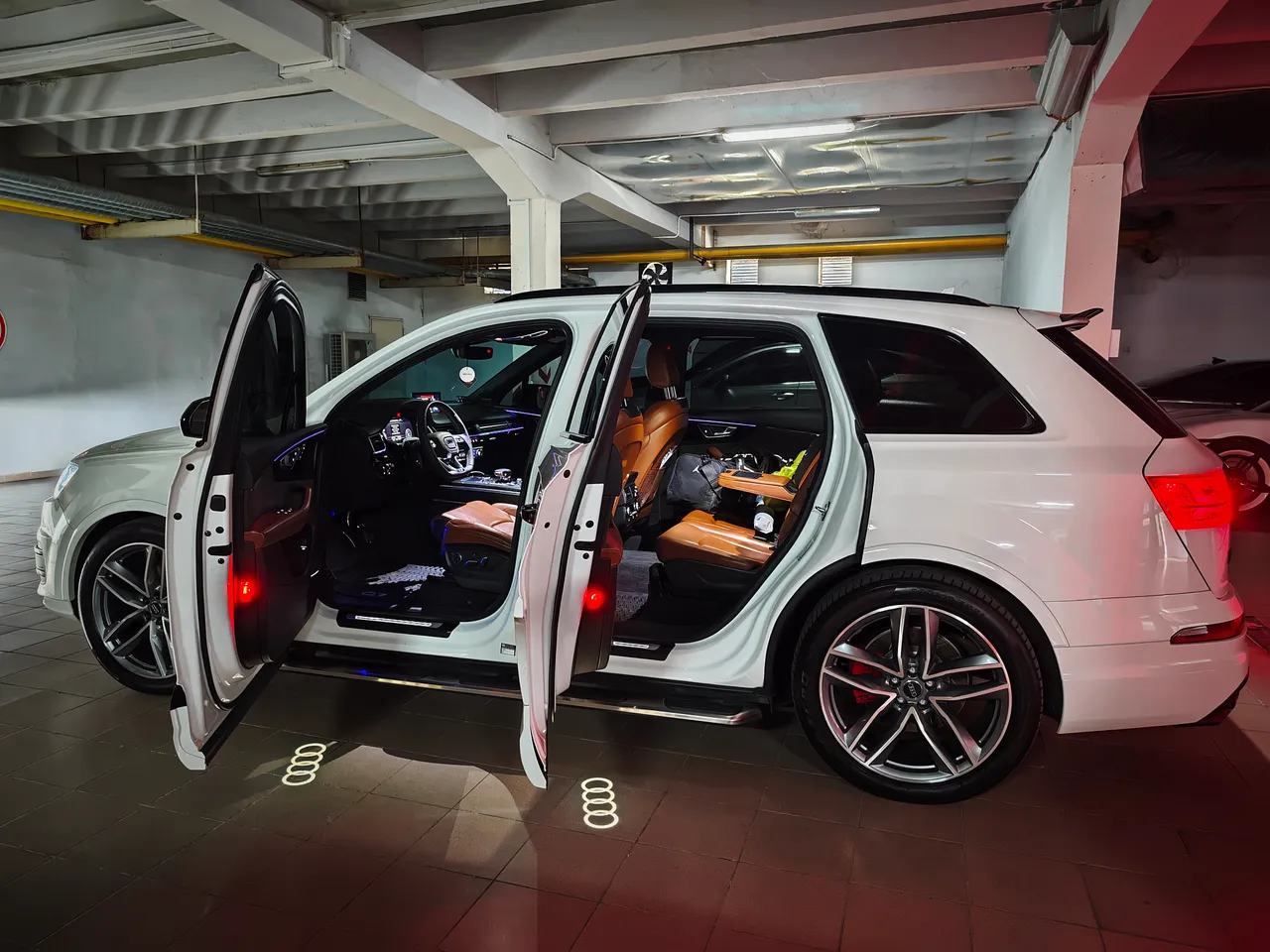 Audi Q7 - фото 43