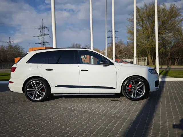 Audi Q7 - фото 5