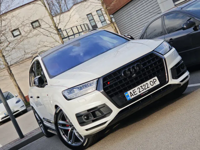Audi Q7 - фото 1
