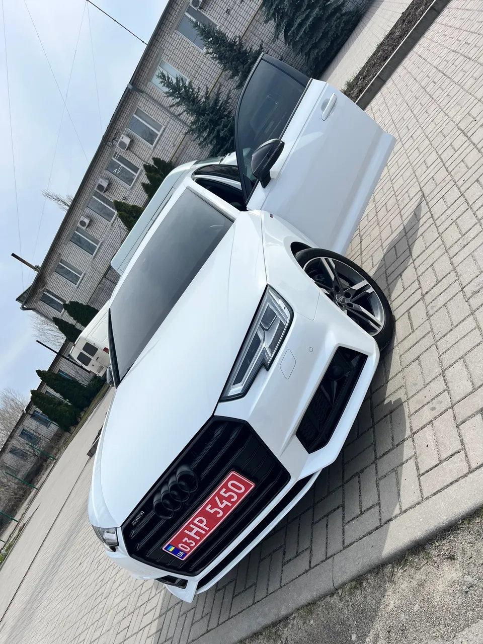 Audi A4 - фото 1