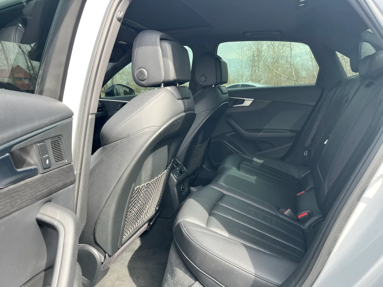 Audi A4 - фото 8