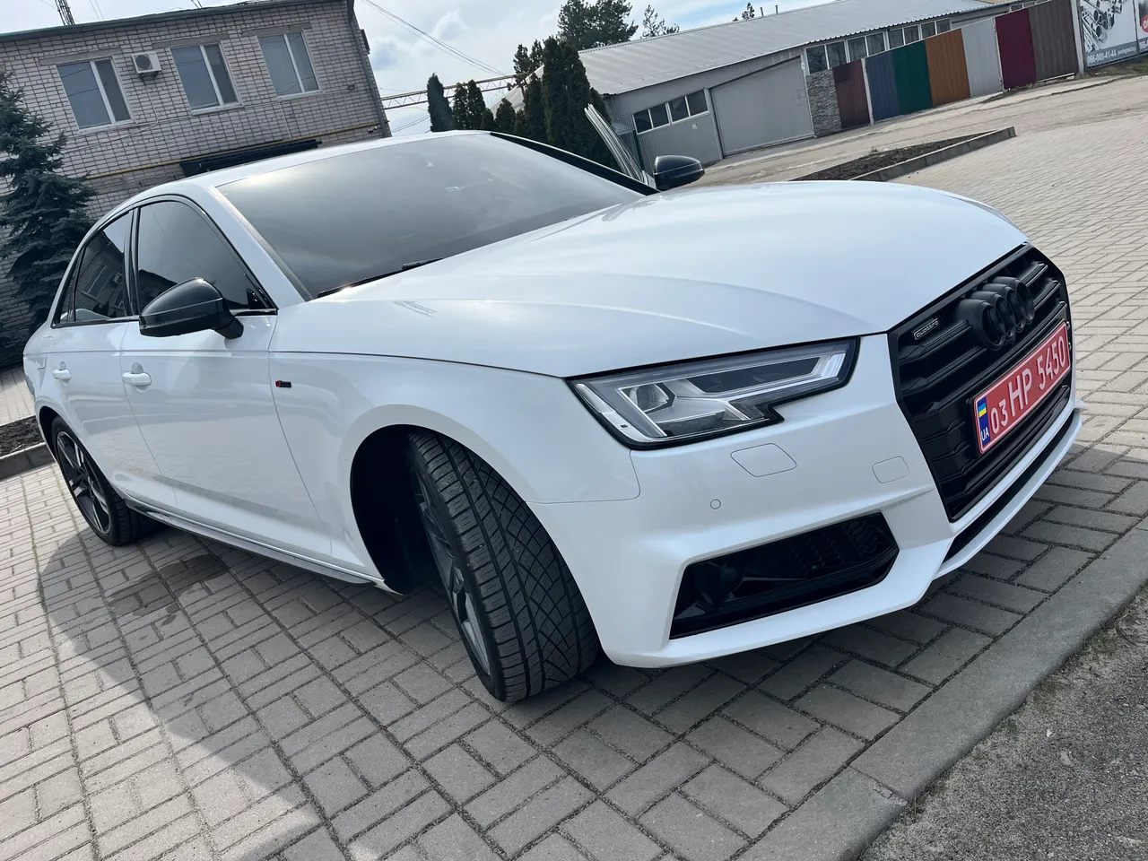 Audi A4 - фото 2