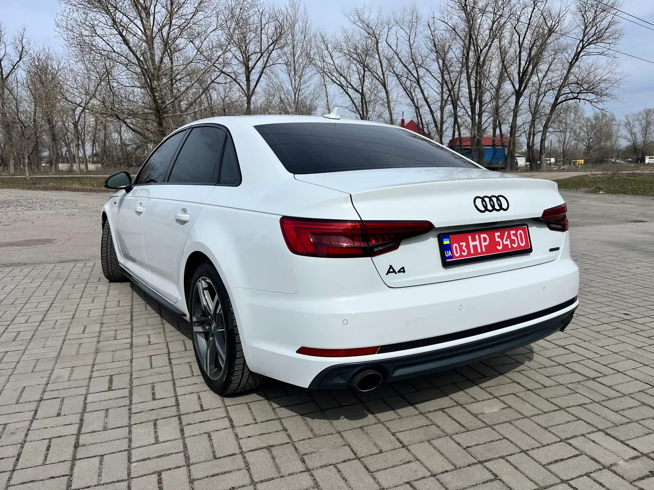 Audi A4 - фото 3