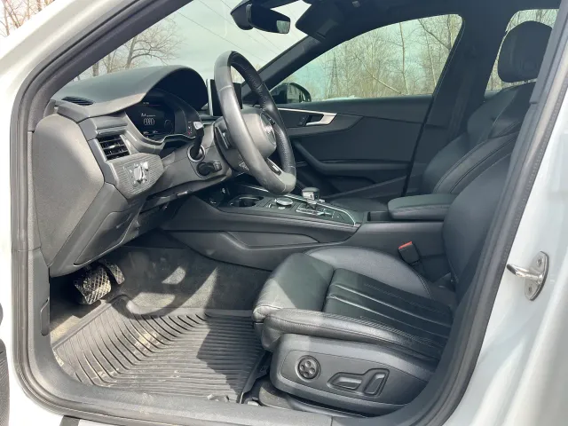 Audi A4 - фото 5